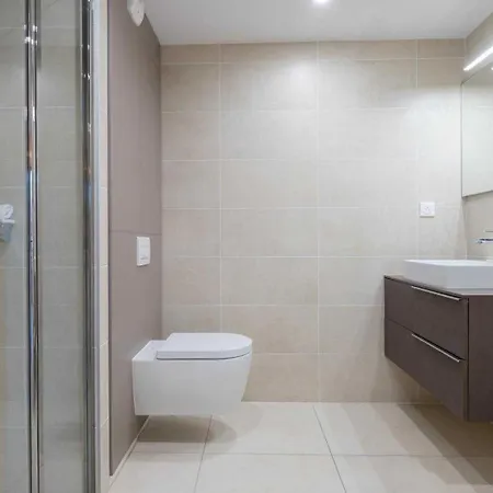 Spacious A-c 2p - Place Des Lices 쎙뜨호뻬