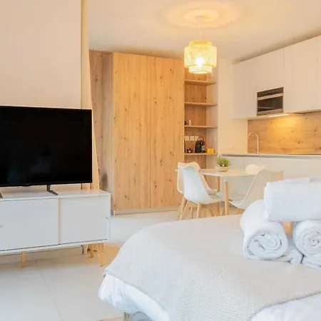 Spacious A-c 2p - Place Des Lices 아파트 *
